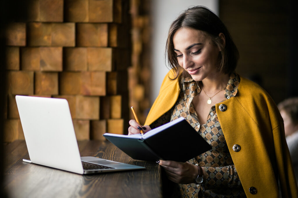 Cursos e especializações jurídicas: quando vale a pena investir